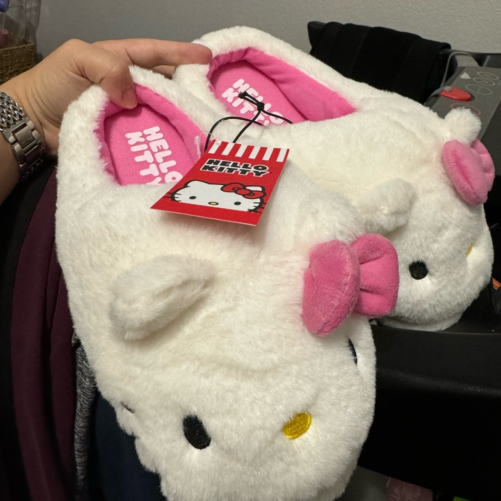 NEW Hello Kitty Plush White and Pink Slippers brand new womans size 9/10 - Picture 3 of 5